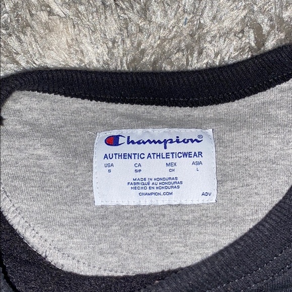 Champion cropped crewneck (on hold) - Picture 3 of 3